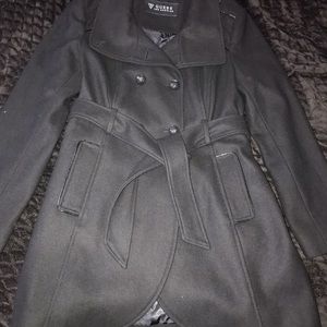 Guess Woman’s pleated peacoat!